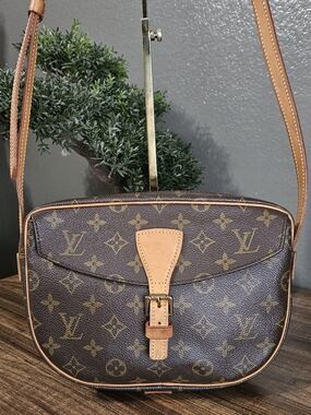Authentic Louis Vuitton Vintage Jeune Fille Mm Monogram Canvas Crossbody 06/1992